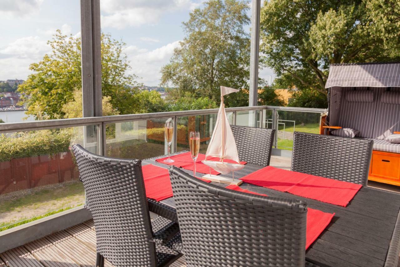 Stadtvilla mit Hafenpanorama Flensburg Exteriör bild